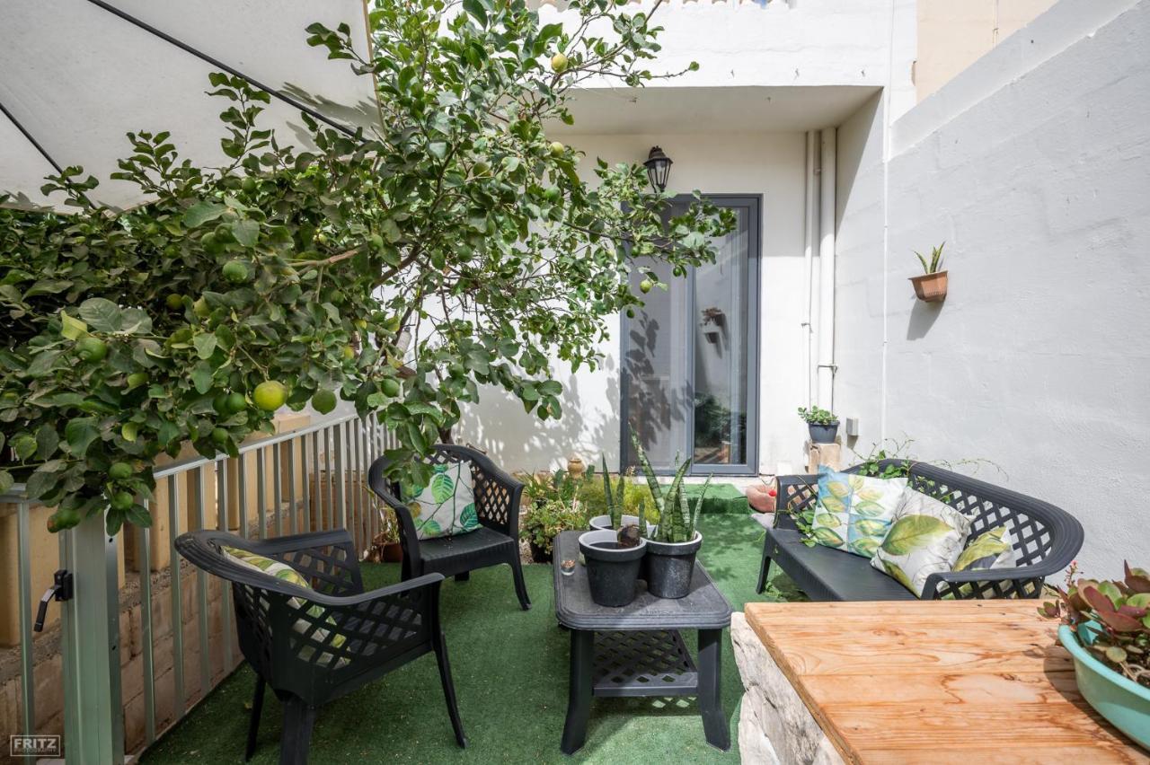 Close To Airport - Private Room With Private Bathroom Adults Only Gudja Esterno foto
