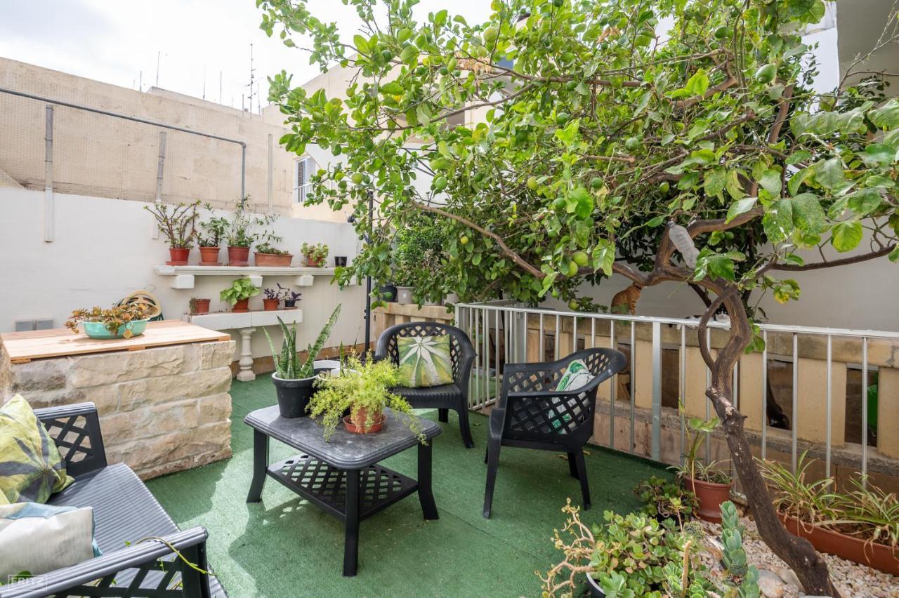 Close To Airport - Private Room With Private Bathroom Adults Only Gudja Esterno foto