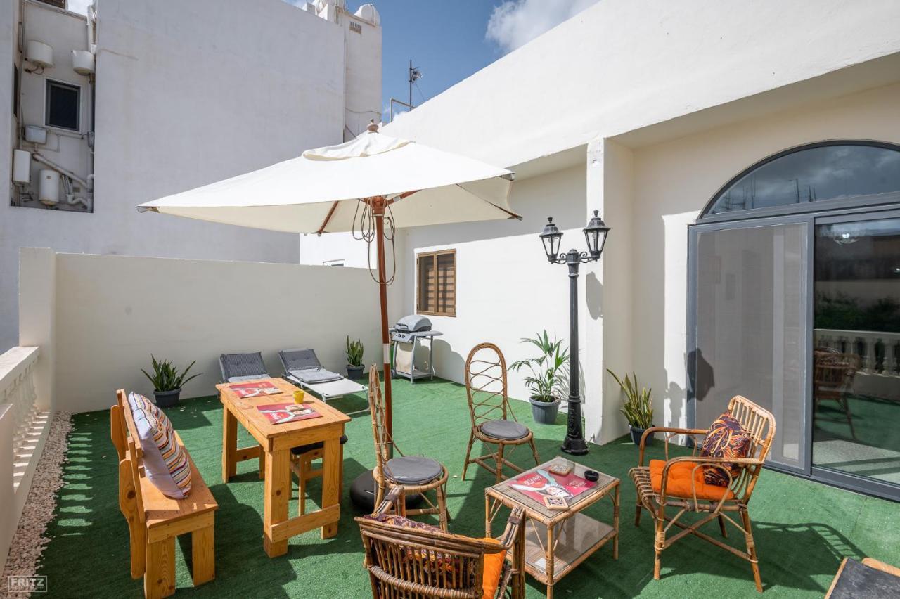 Close To Airport - Private Room With Private Bathroom Adults Only Gudja Esterno foto